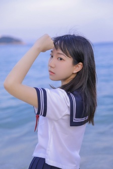 丈夫出差妻子和情人玩耍